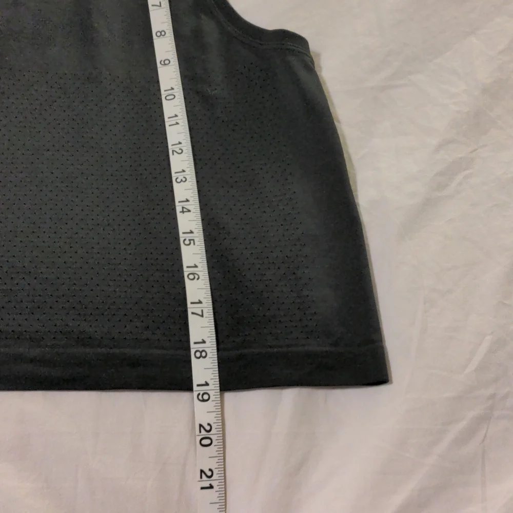 Lululemon Breeze By Muscle Crop Tank *lululemon Black / Black size 10 - Picture 5 of 7